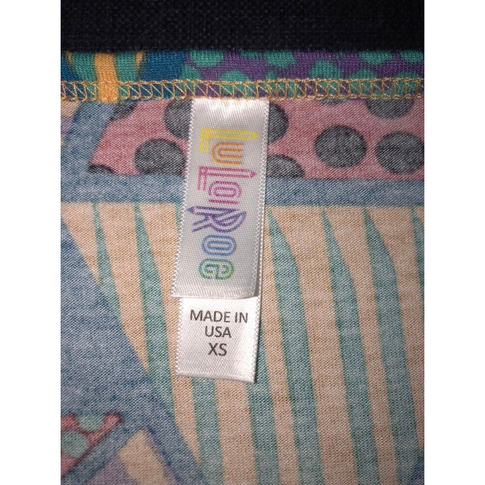 EUC LuLaRoe Short Sleeve Tee Geometric XS Runs Big - Picture 3 of 3